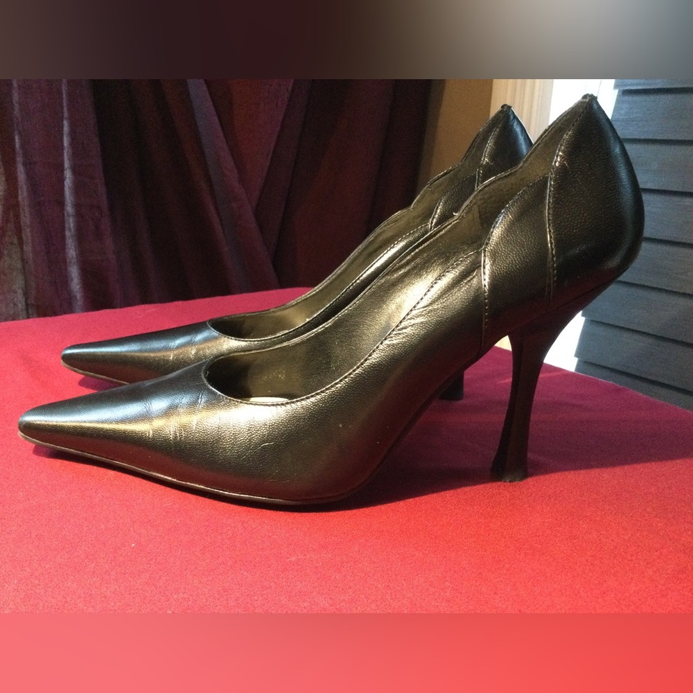 BCBG Girls black pumps Size 7.5